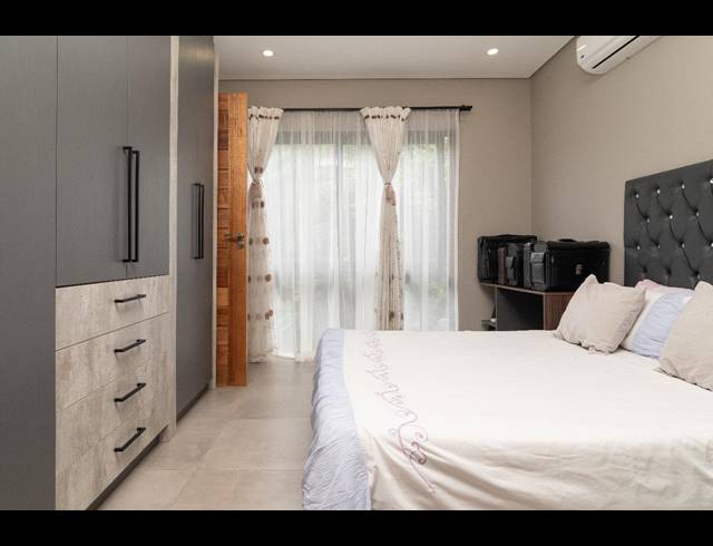 4 BEDROOM HOUSE FOR SALE IN SALT ROCK